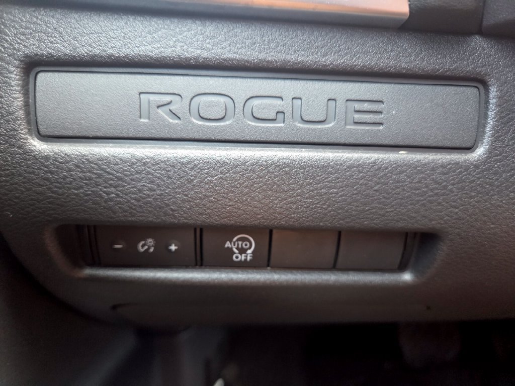 Used 2026 Nissan Rogue S FWD image 12