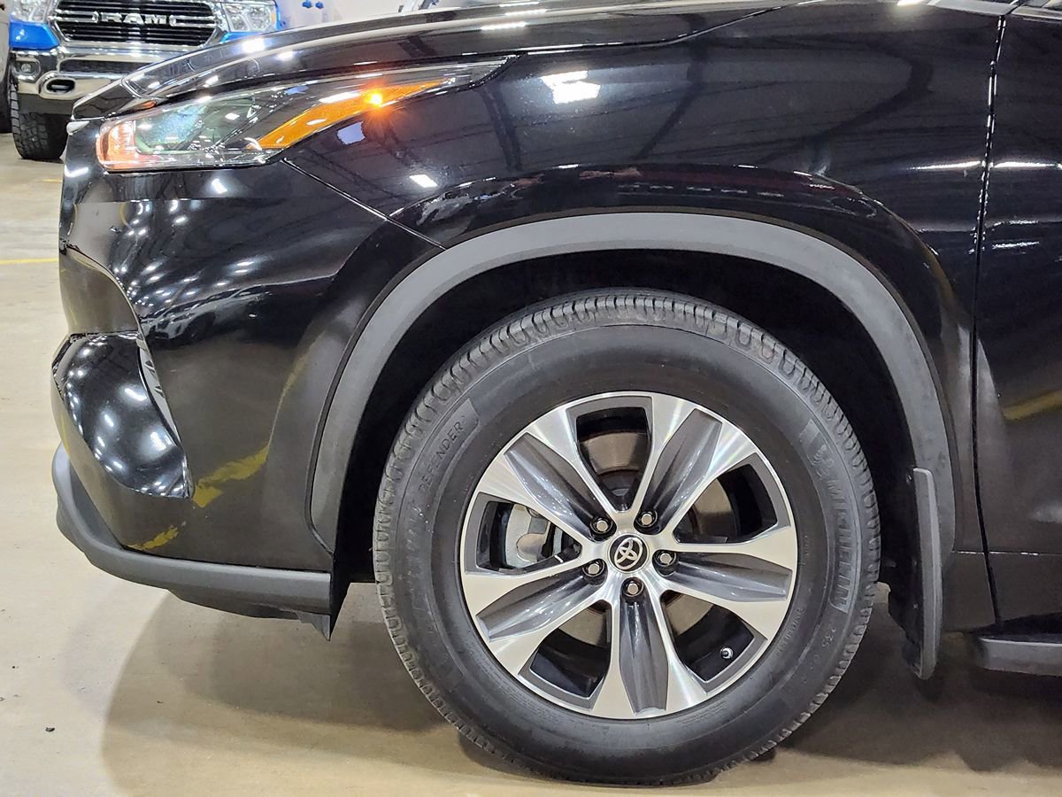 Used 2022 Toyota Highlander XLE FWD image 5