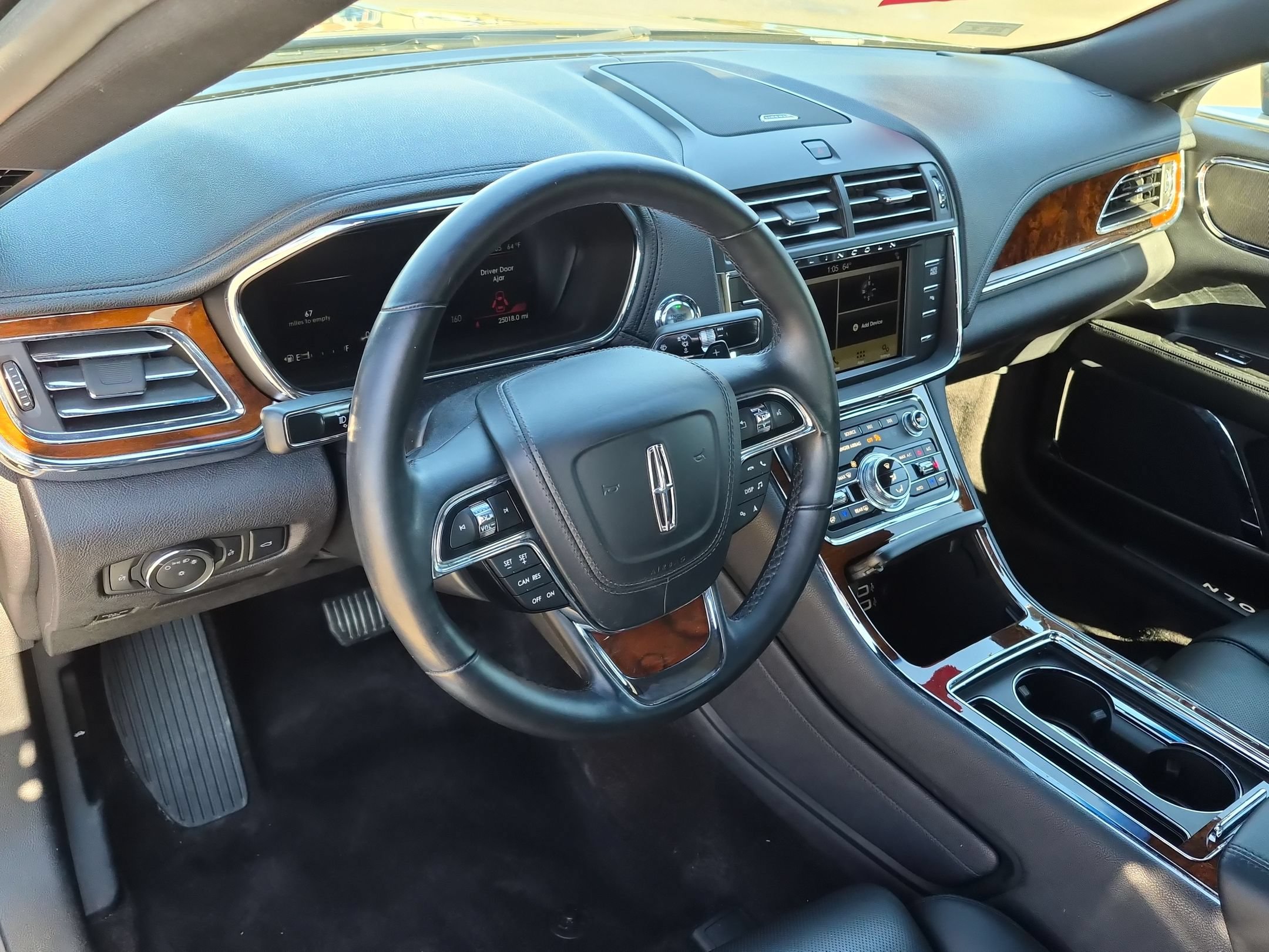 Used 2017 Lincoln Continental Select AWD/4WD image 9