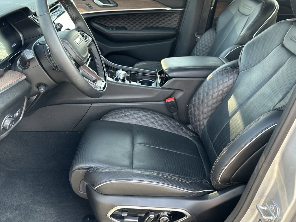 Certified 2025 Jeep Grand Cherokee Summit AWD/4WD image 14
