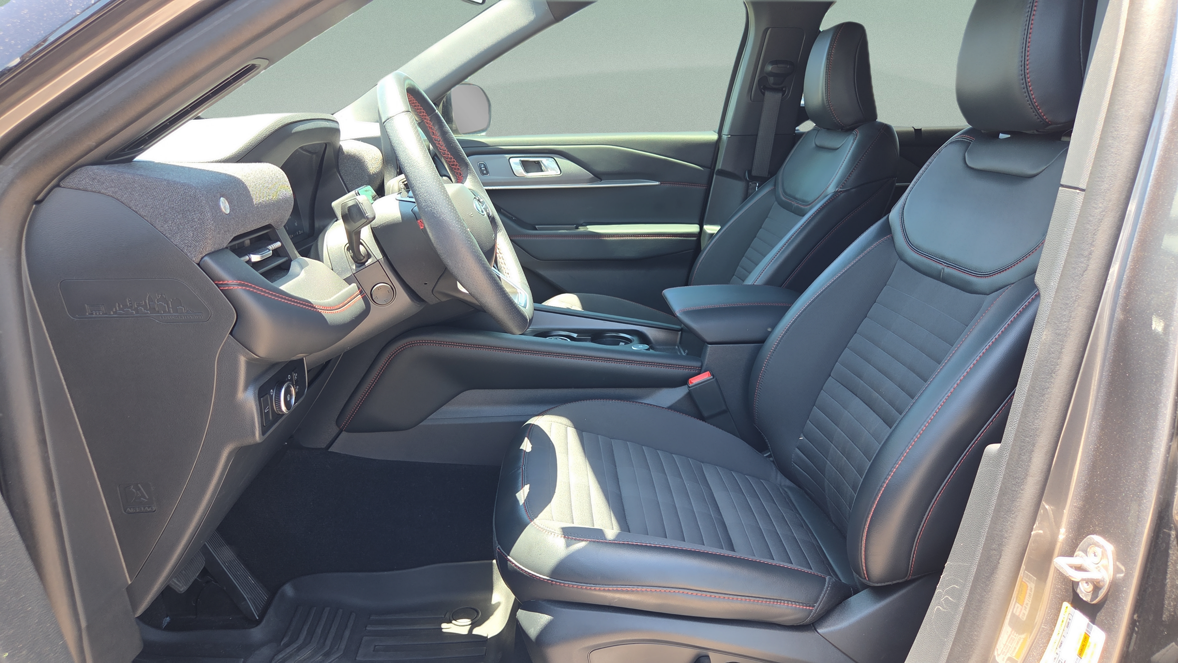 Used 2025 Ford Explorer ST-Line w/ Premium Package RWD image 11
