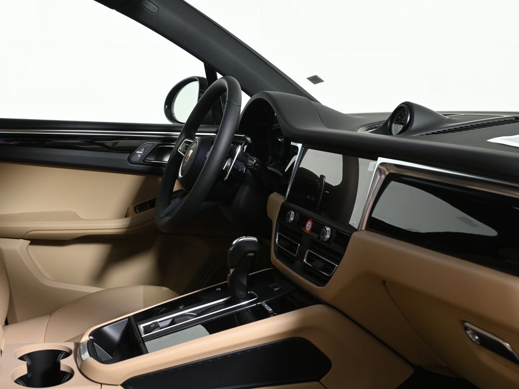 New 2026 Porsche Macan AWD/4WD image 38