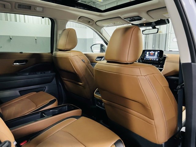 New 2025 Nissan Pathfinder Platinum image 32