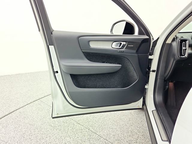 New 2026 Volvo XC40 B5 Ultra w/ Climate Package image 25