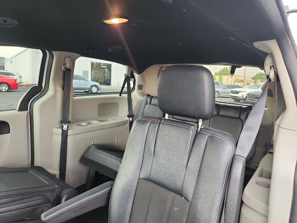 Used 2019 Dodge Grand Caravan SXT FWD image 12