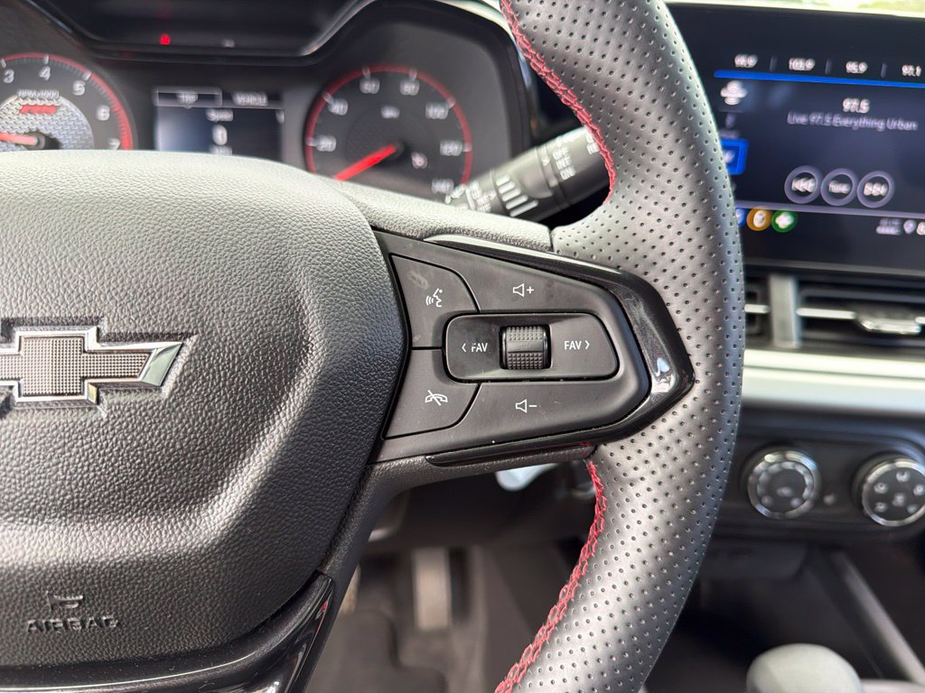 Used 2024 Chevrolet Trax RS w/ Sunroof Package FWD image 17