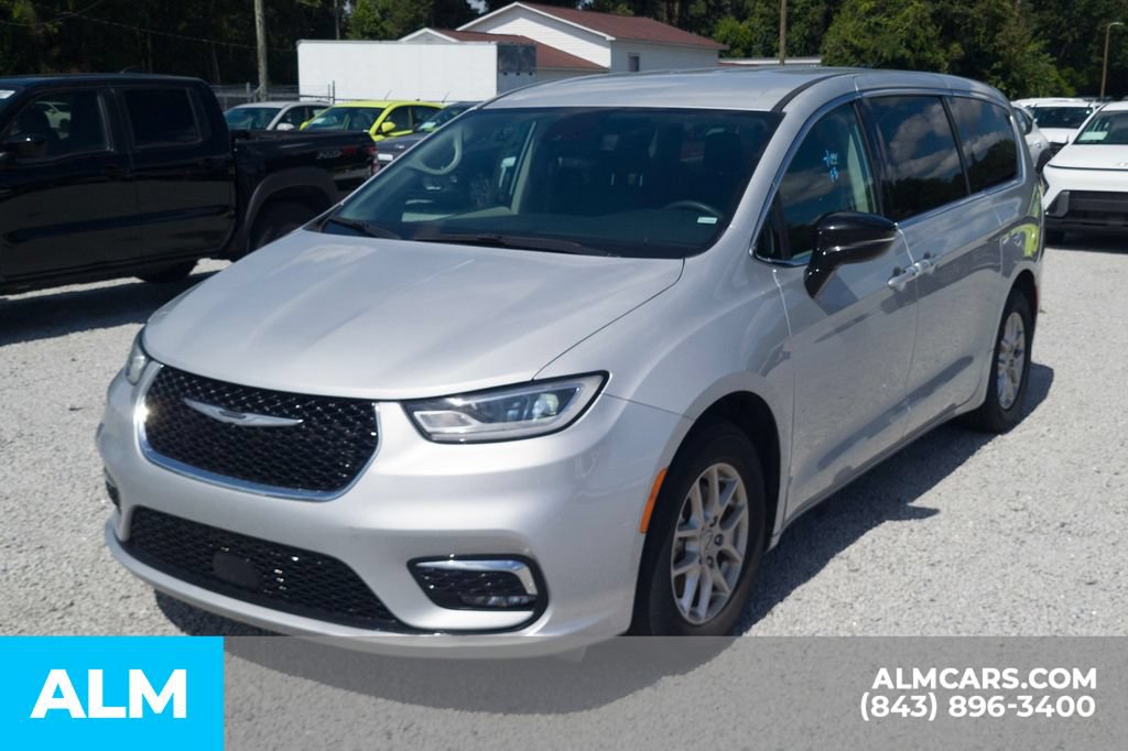 Used 2024 Chrysler Pacifica Touring-L FWD image 23