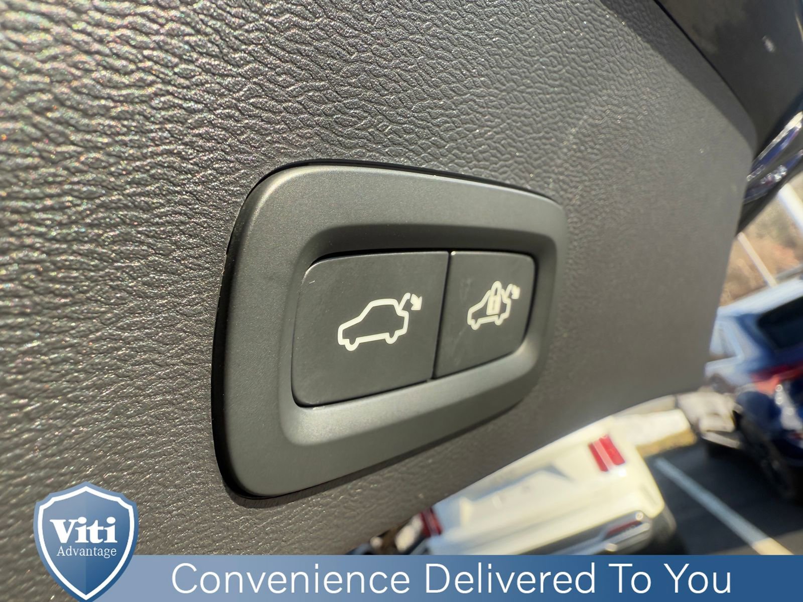 Certified 2025 Volvo XC40 B5 Core w/ Protection Package Premier image 25