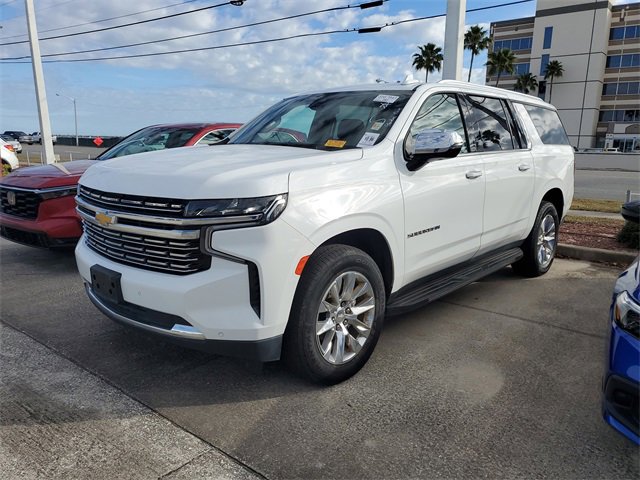 Used 2023 Chevrolet Suburban Premier image 3