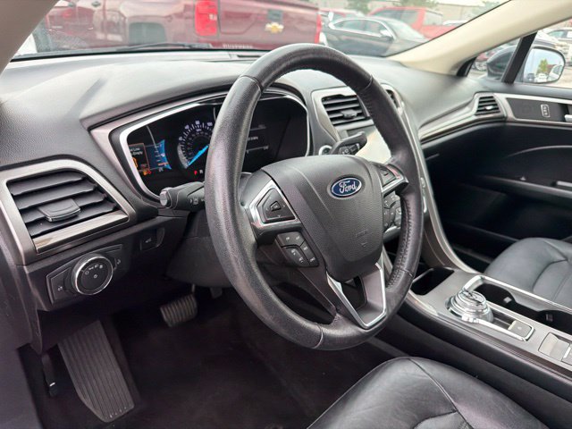 Used 2018 Ford Fusion SE w/ Fusion SE Technology Package FWD image 15