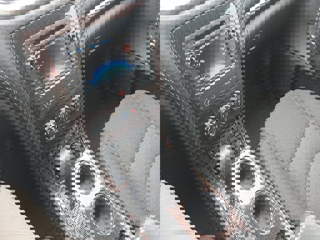 Used 2015 Chevrolet Traverse LT w/ Style and Technology Package image 12