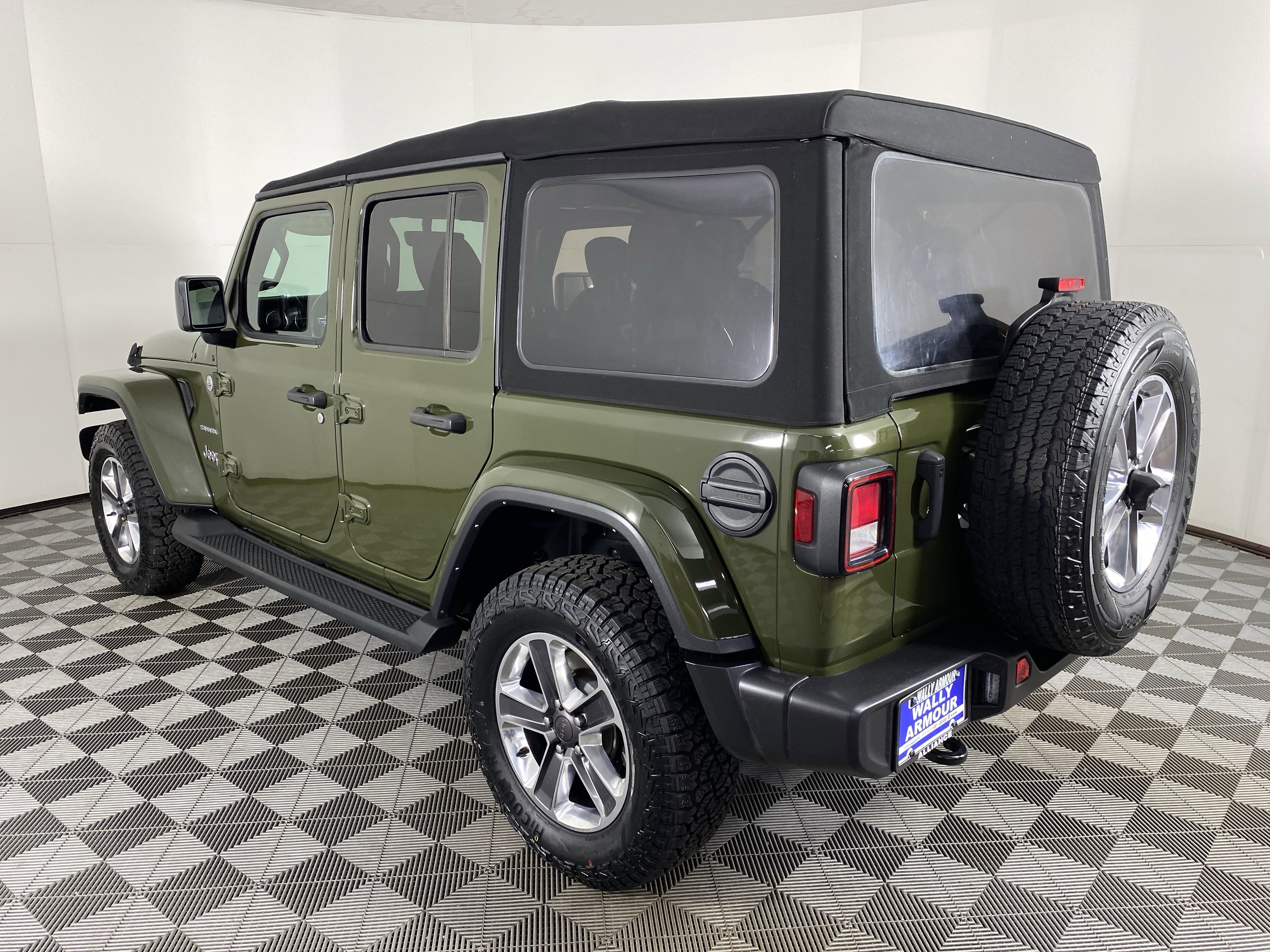 Used 2022 Jeep Wrangler Unlimited Sahara w/ Cold Weather Group image 10