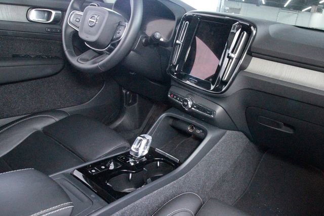 Certified 2025 Volvo XC40 B5 Ultra w/ Protection Package Premier AWD/4WD image 24