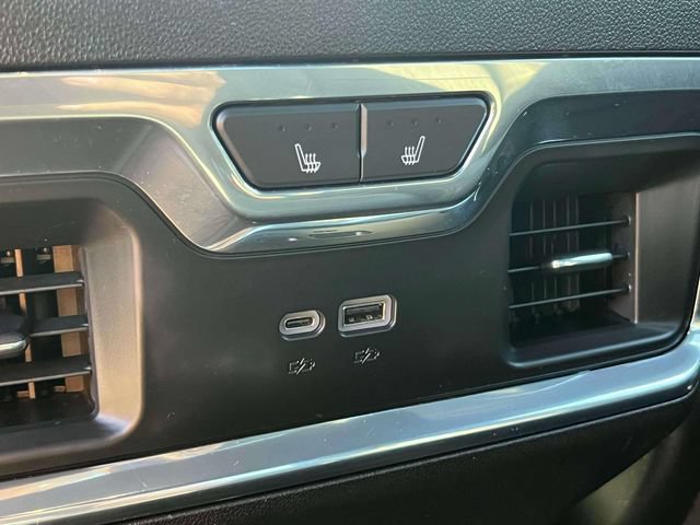 Used 2024 Chevrolet Silverado 1500 High Country w/ Technology Package AWD/4WD image 16