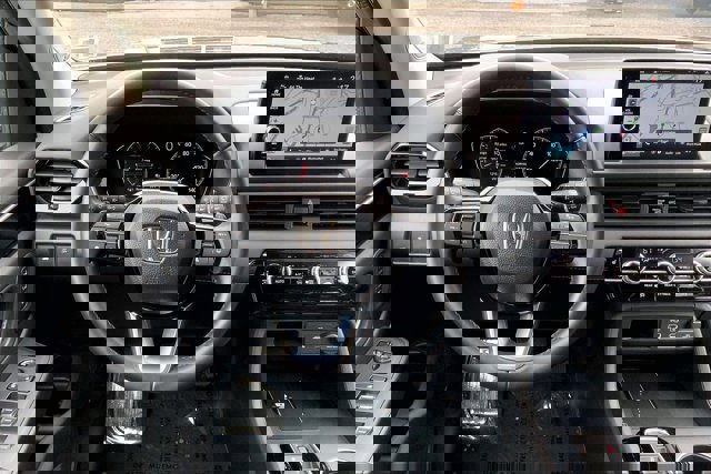 Used 2025 Honda Pilot Touring image 4