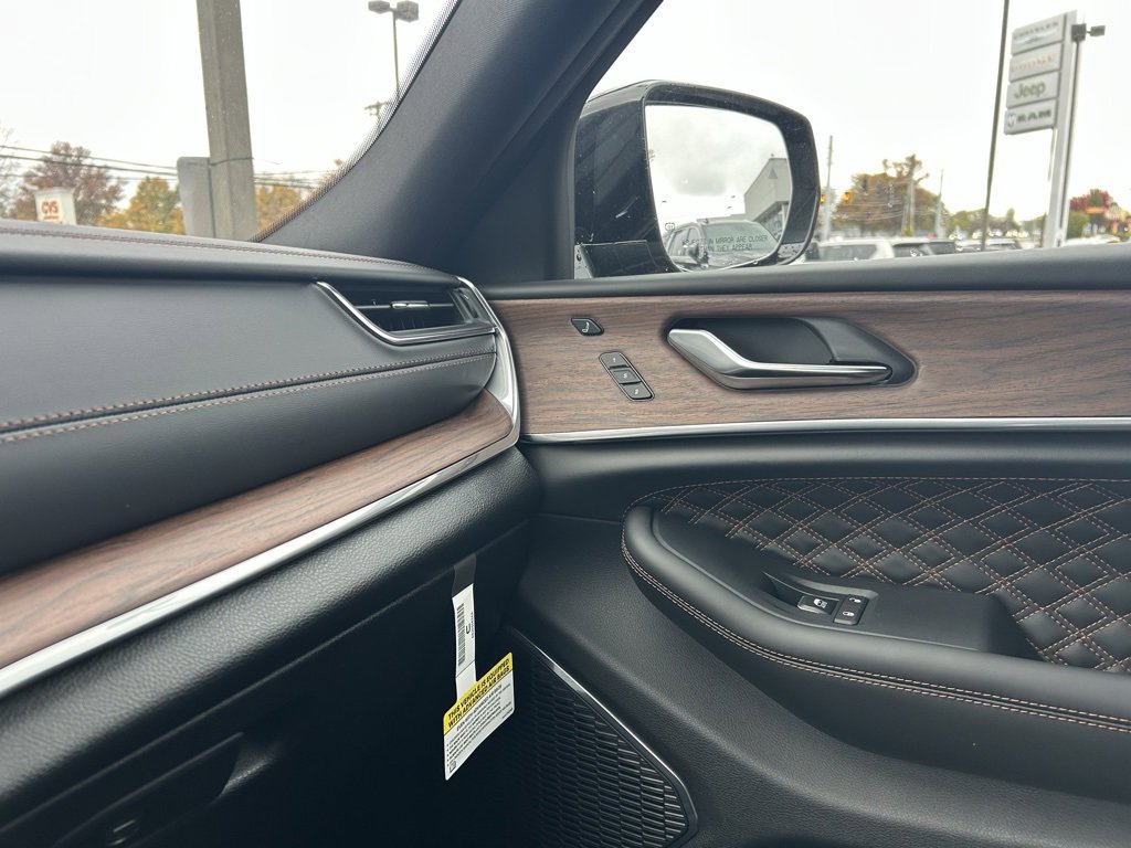 New 2025 Jeep Grand Cherokee L Summit w/ Obsidian Package image 25