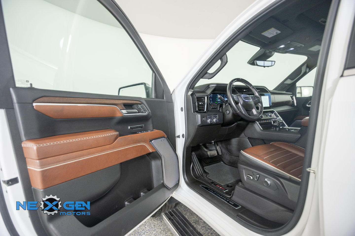 Used 2024 GMC Sierra 1500 Denali Ultimate AWD/4WD image 11