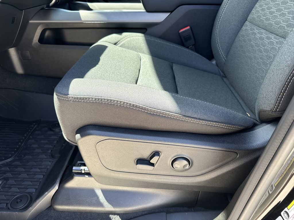 New 2026 RAM 1500 4x4 Crew Cab image 13