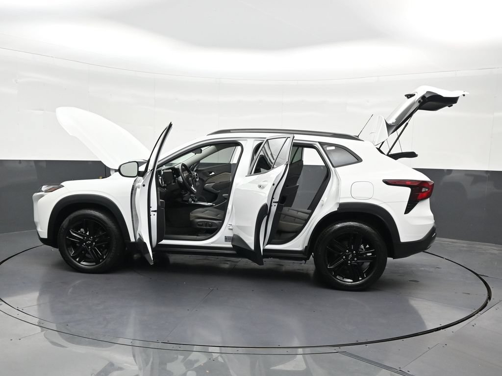 Used 2025 Chevrolet Trax ACTIV w/ Sunroof Package FWD image 35