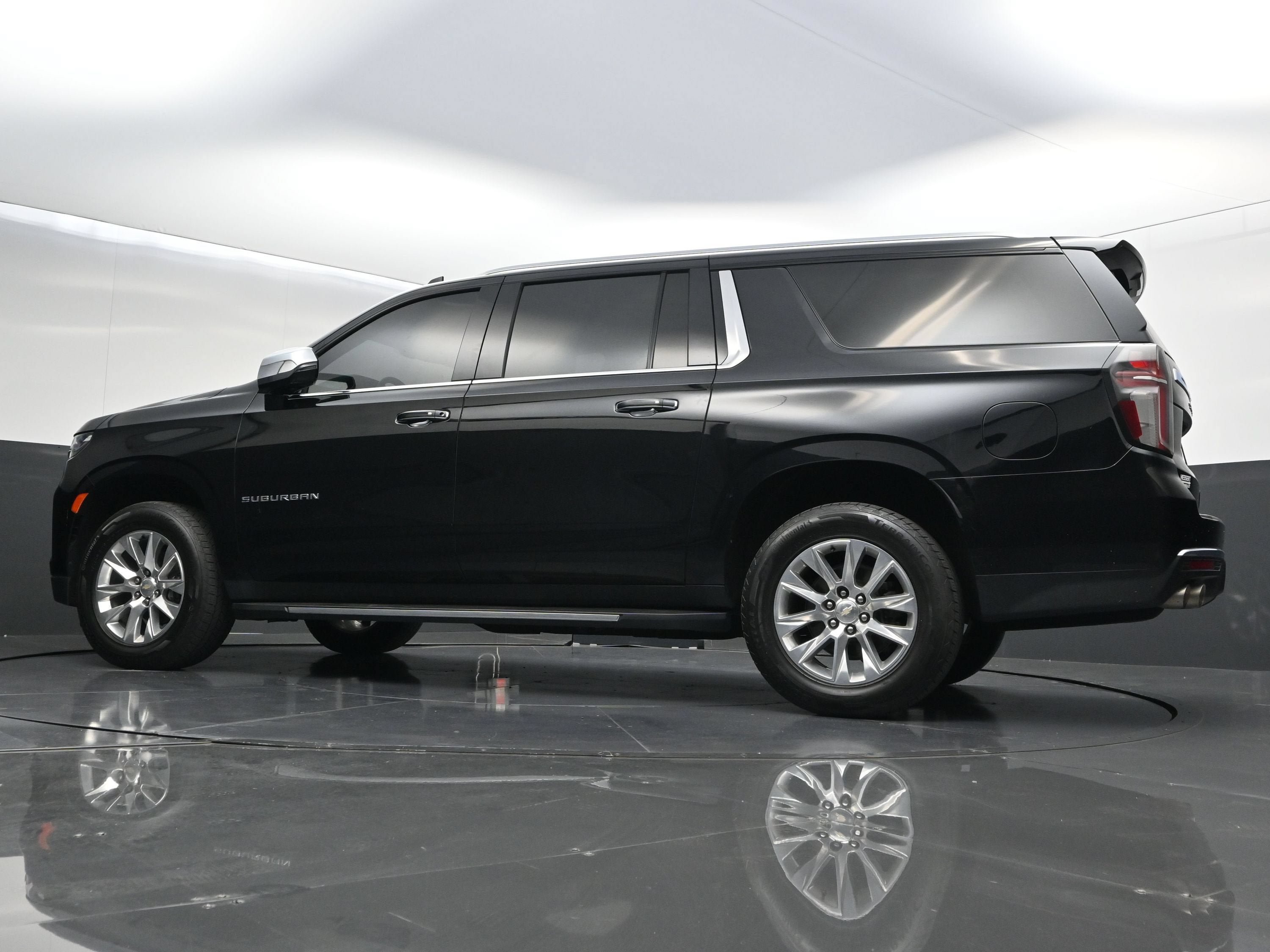 Used 2023 Chevrolet Suburban Premier AWD/4WD image 46