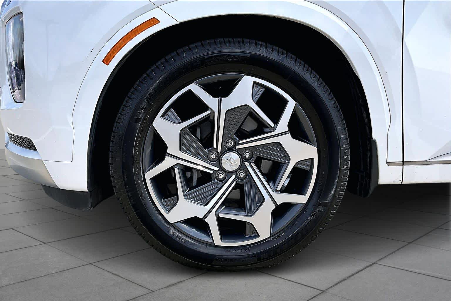 Used 2021 Hyundai Palisade Calligraphy image 11