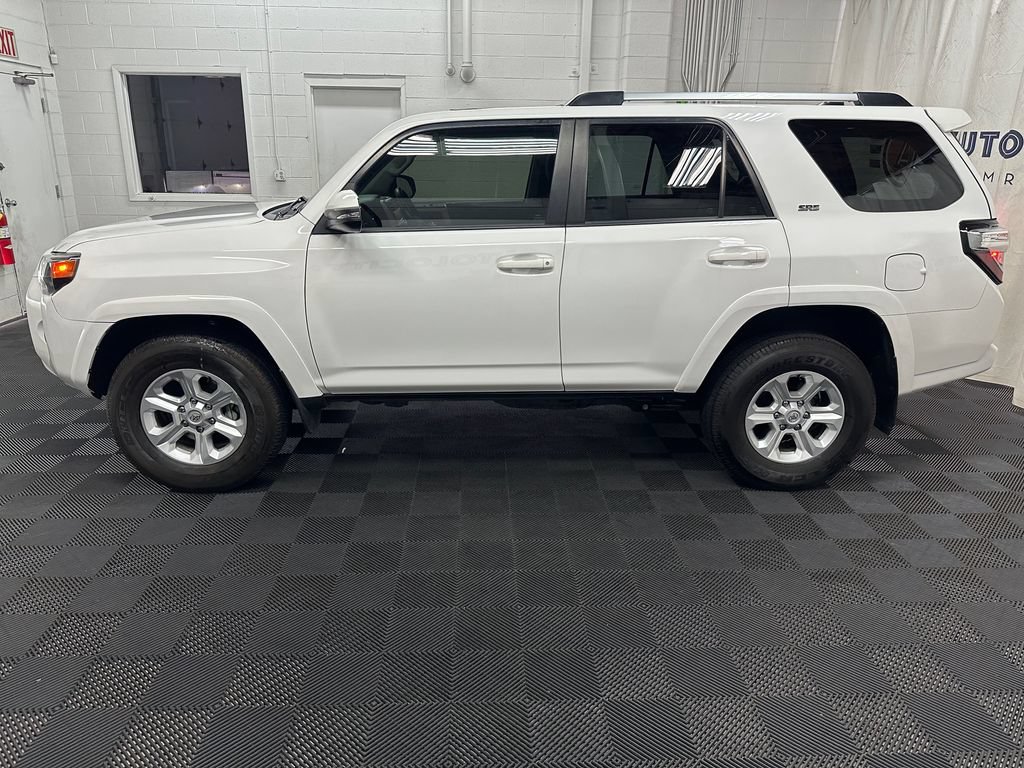 Used 2023 Toyota 4Runner SR5 Premium w/ Moonroof Package AWD/4WD image 6