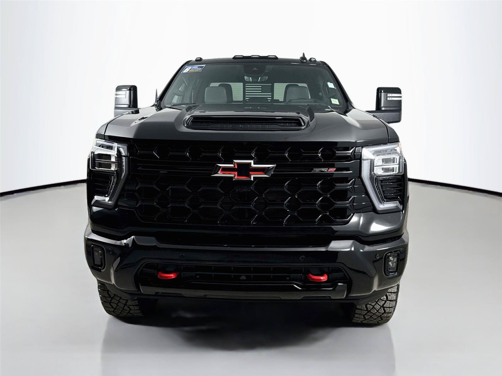 Used 2025 Chevrolet Silverado 2500 ZR2 w/ Technology Package AWD/4WD image 4