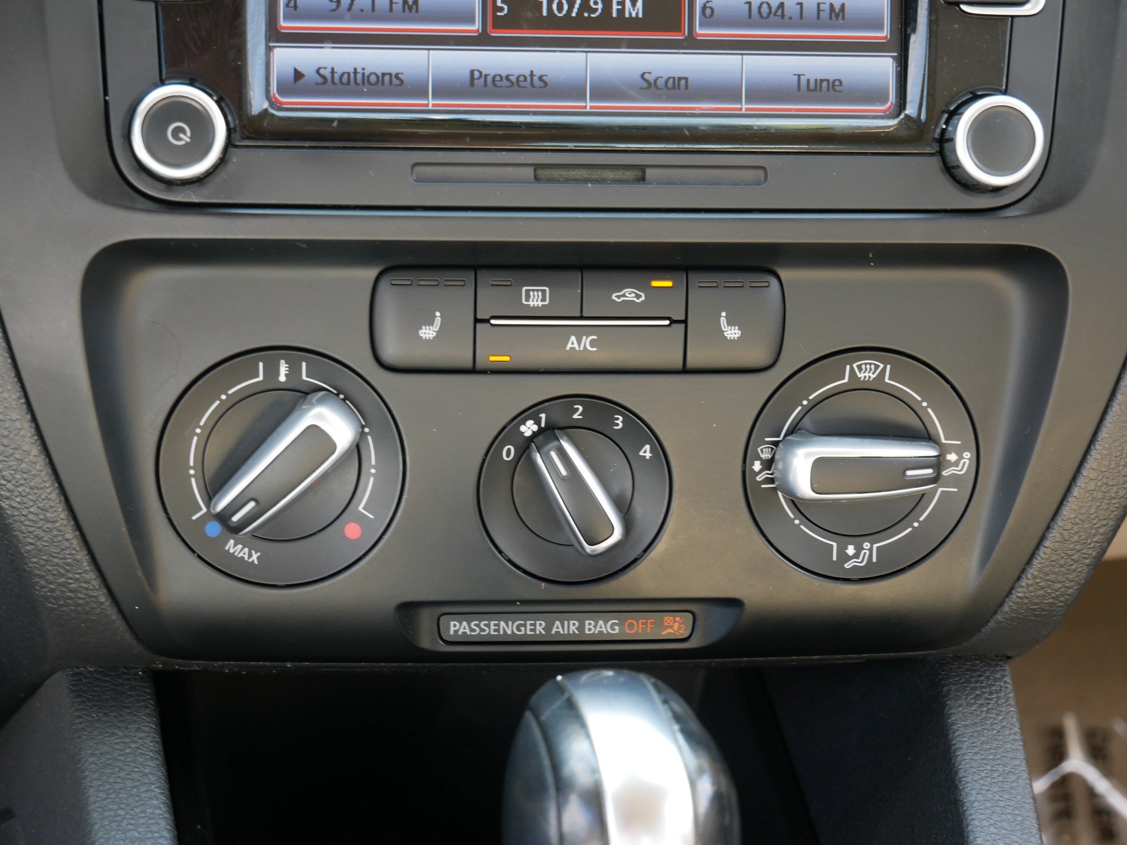 Used 2014 Volkswagen Jetta SE FWD image 23