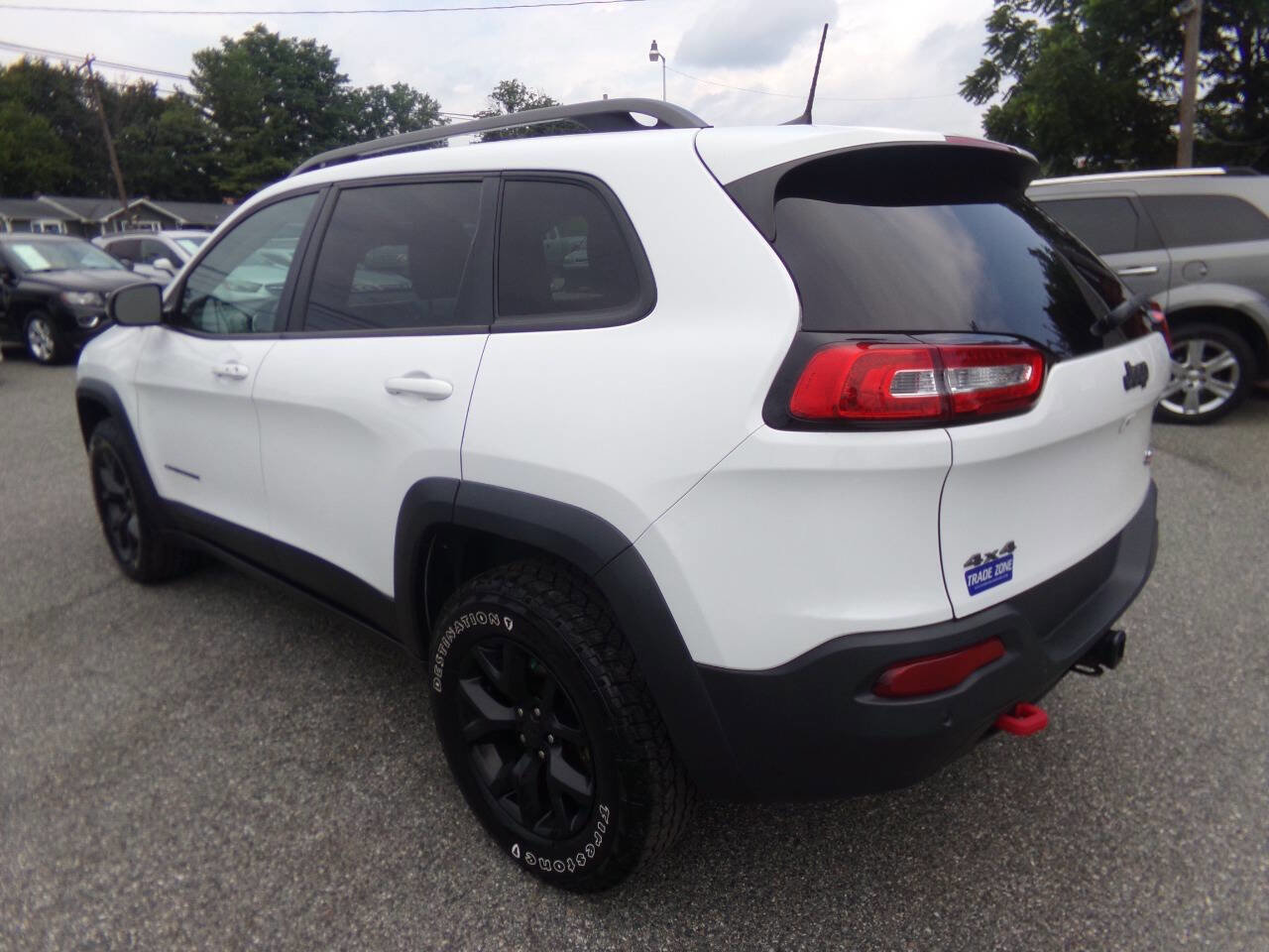 Used 2018 Jeep Cherokee Trailhawk w/ Cold Weather Group image 11