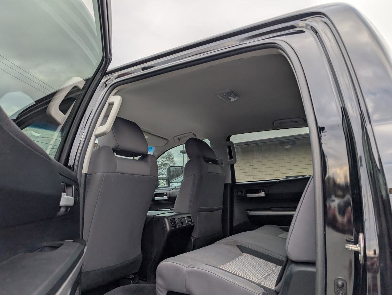 Used 2016 Toyota Tundra SR5 w/ SR5 Upgrade Package image 8