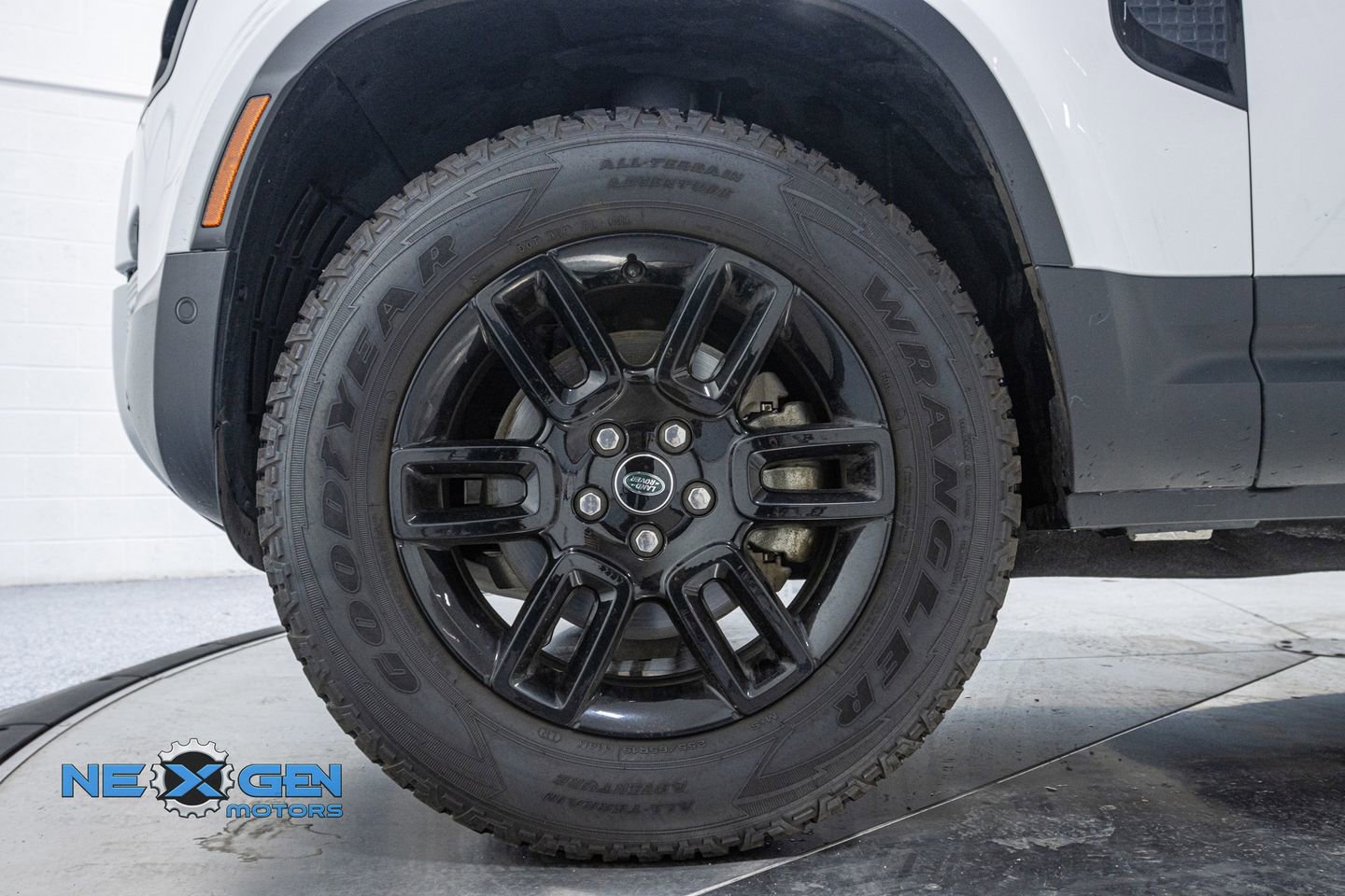 Used 2023 Land Rover Defender 110 S image 46