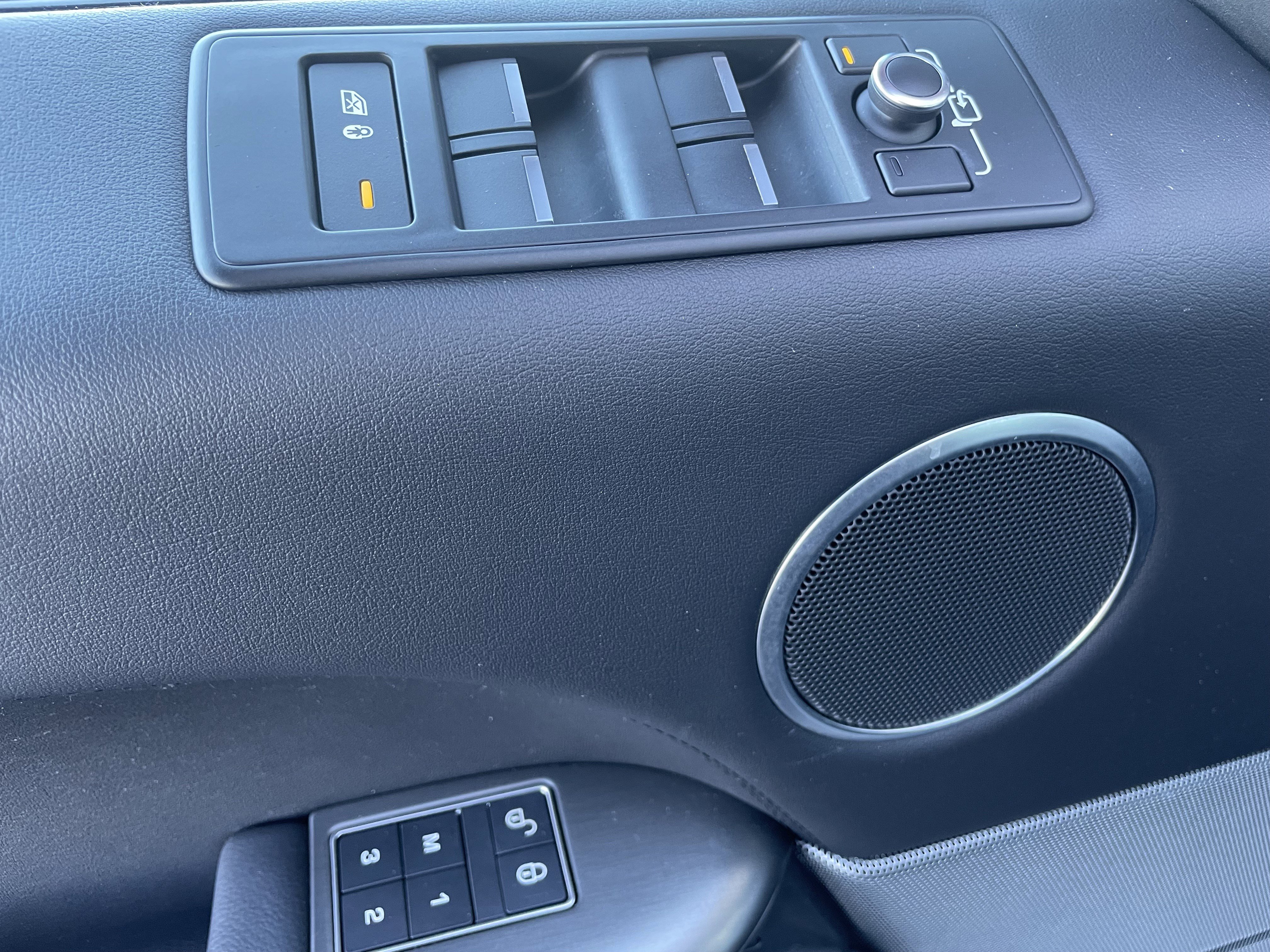 Used 2017 Land Rover Range Rover Sport SE image 11