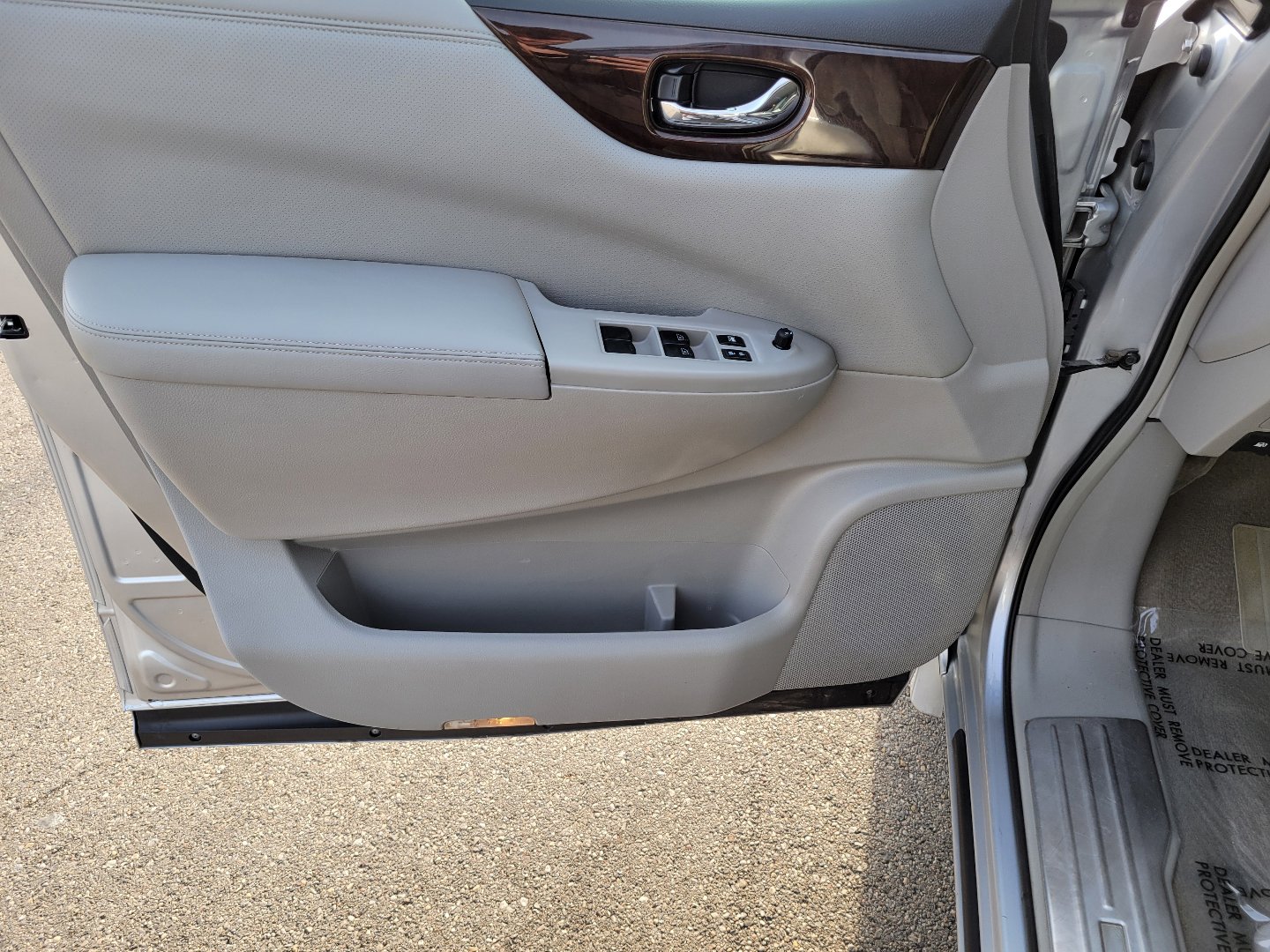 Used 2015 Nissan Quest SL image 19