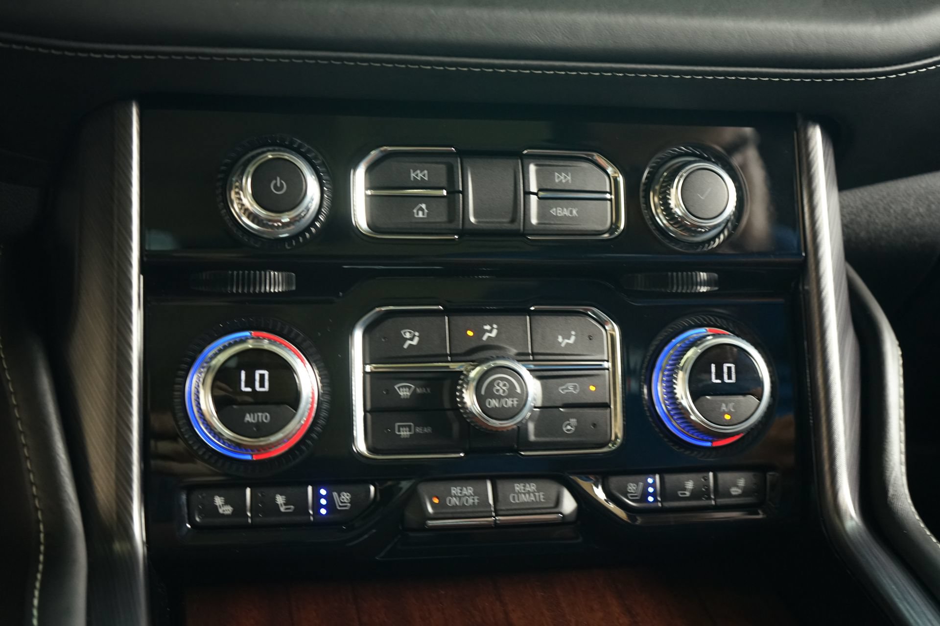 Used 2023 GMC Yukon Denali Ultimate AWD/4WD image 10