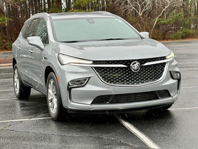 Used 2024 Buick Enclave Avenir image 11