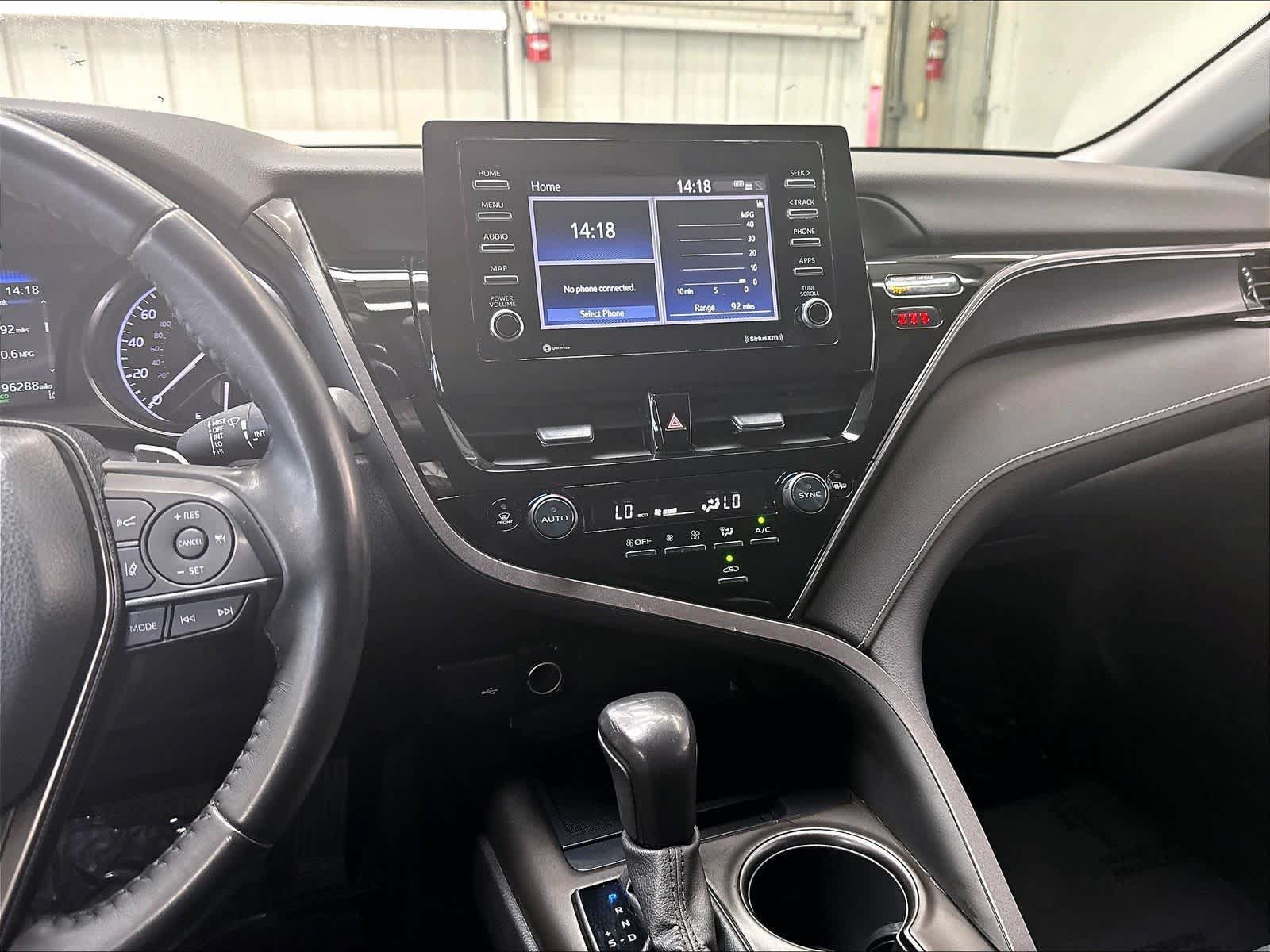 Used 2022 Toyota Camry SE w/ Convenience Package FWD image 12