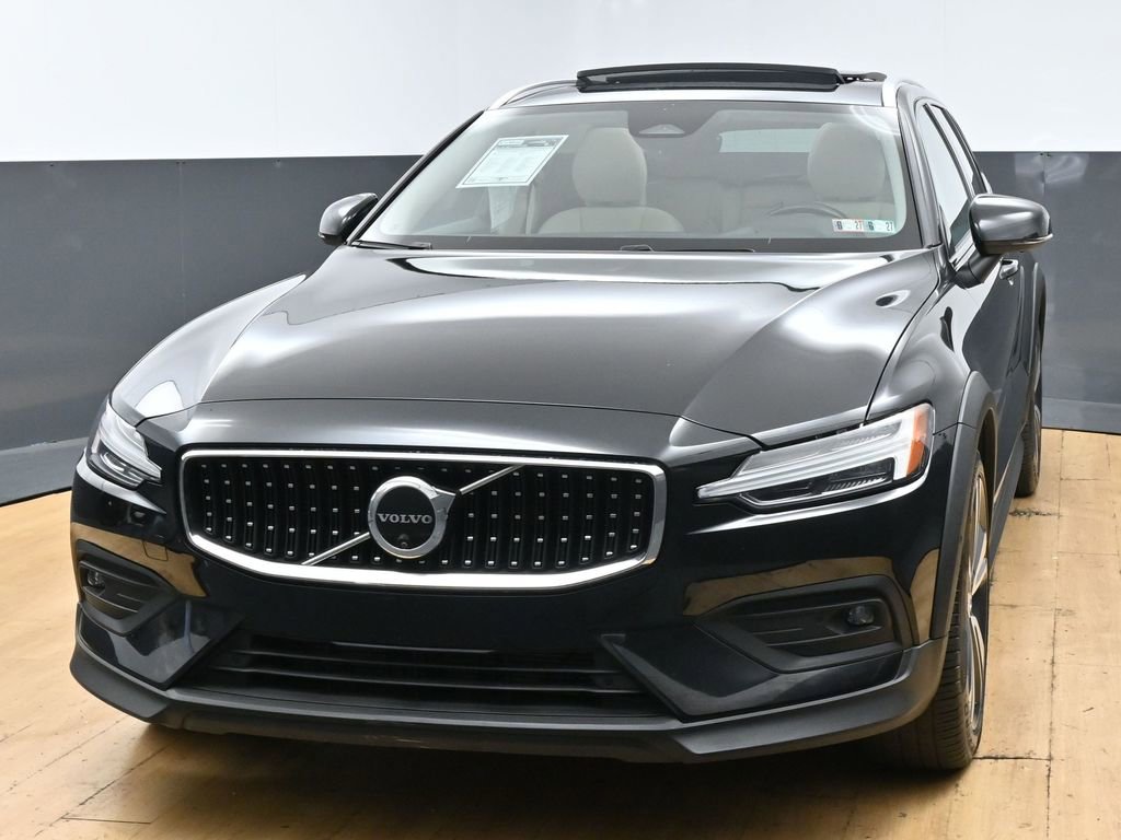 Used 2025 Volvo V60 B5 Cross Country Plus AWD/4WD image 5