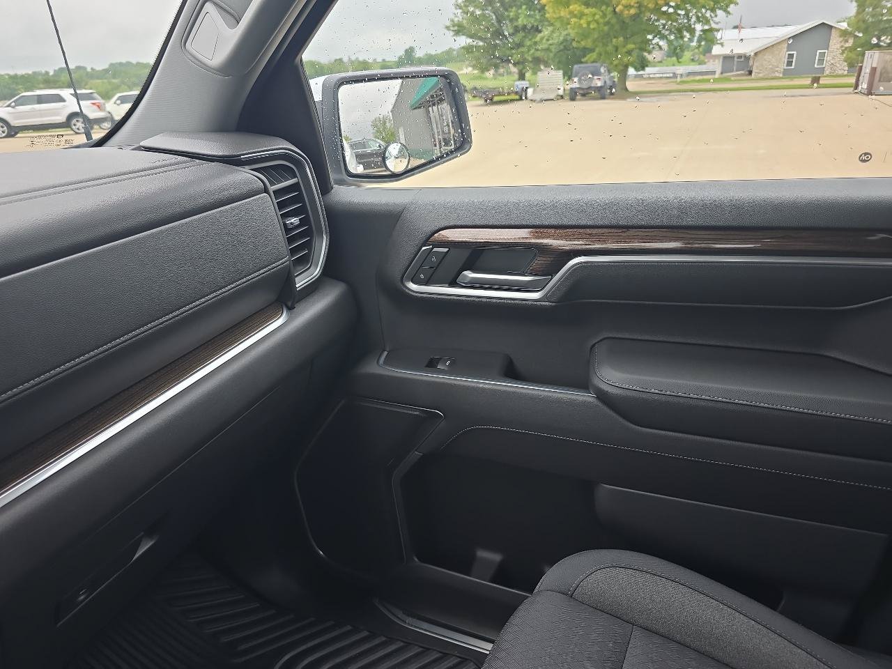 Used 2023 Chevrolet Silverado 1500 LT AWD/4WD image 29