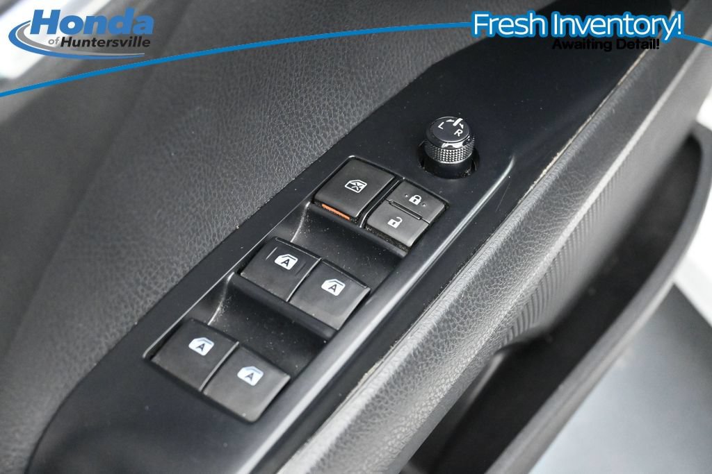 Used 2020 Toyota Camry SE FWD image 19