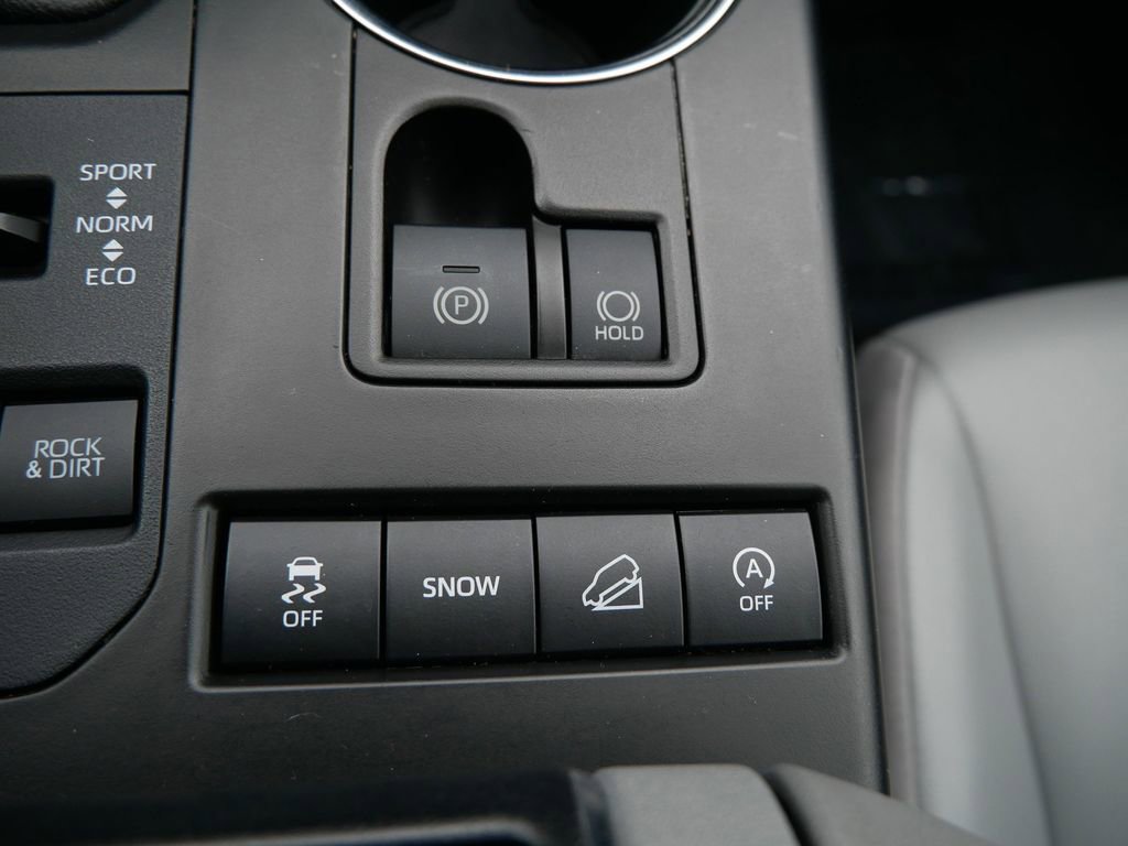 Used 2022 Toyota Highlander XLE AWD/4WD image 21