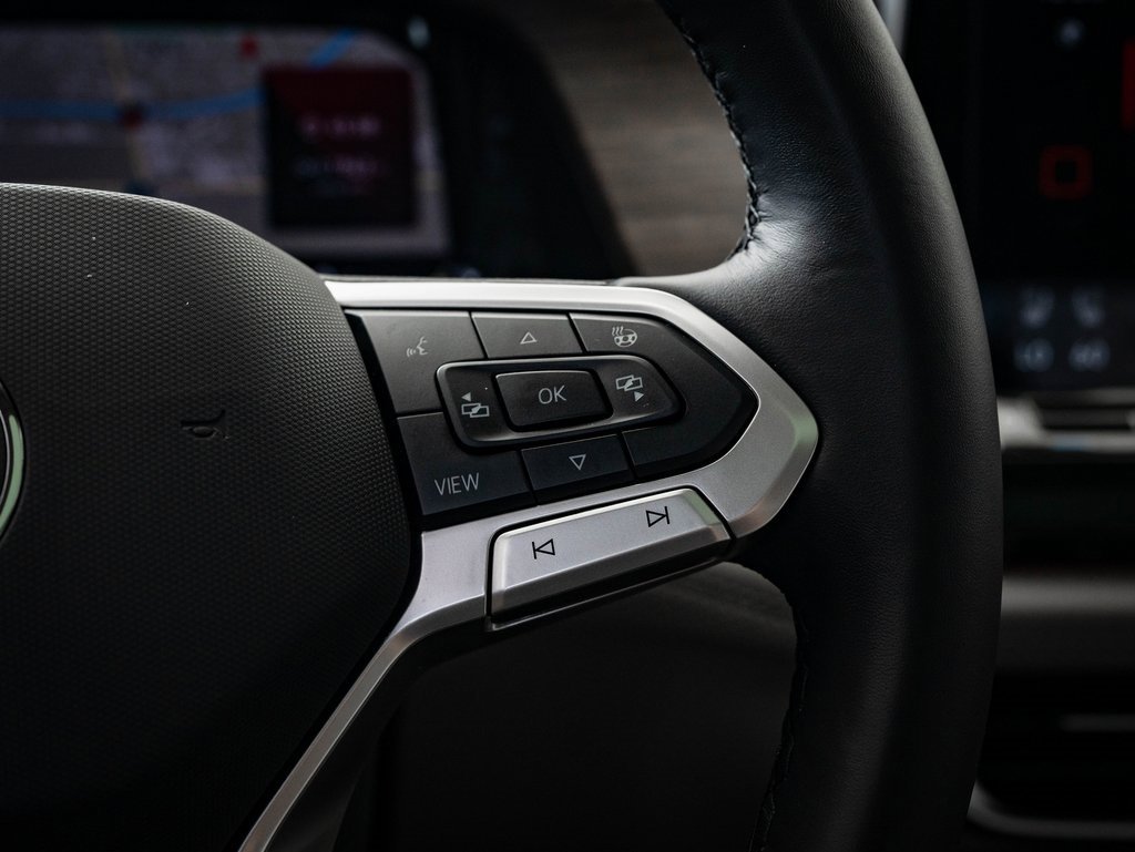 Used 2025 Volkswagen Atlas SEL Premium R-Line image 32