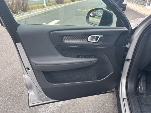 Certified 2025 Volvo XC40 B5 Plus image 16