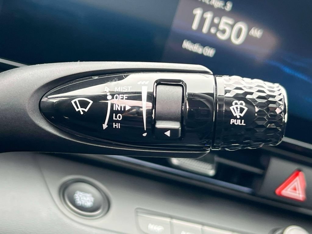 Used 2025 Hyundai Elantra SEL FWD image 21