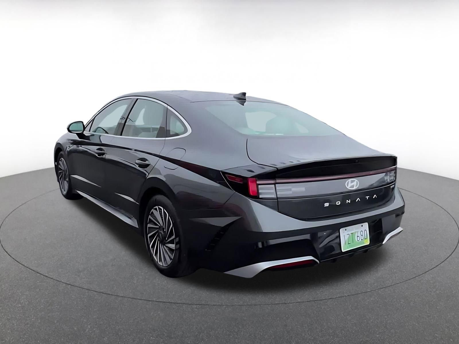 Used 2025 Hyundai Sonata SEL FWD image 11