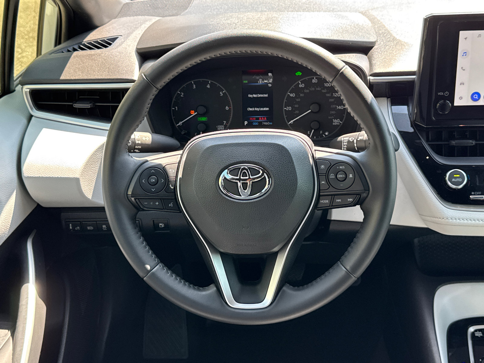 Used 2025 Toyota Corolla SE w/ Convenience Package FWD image 23