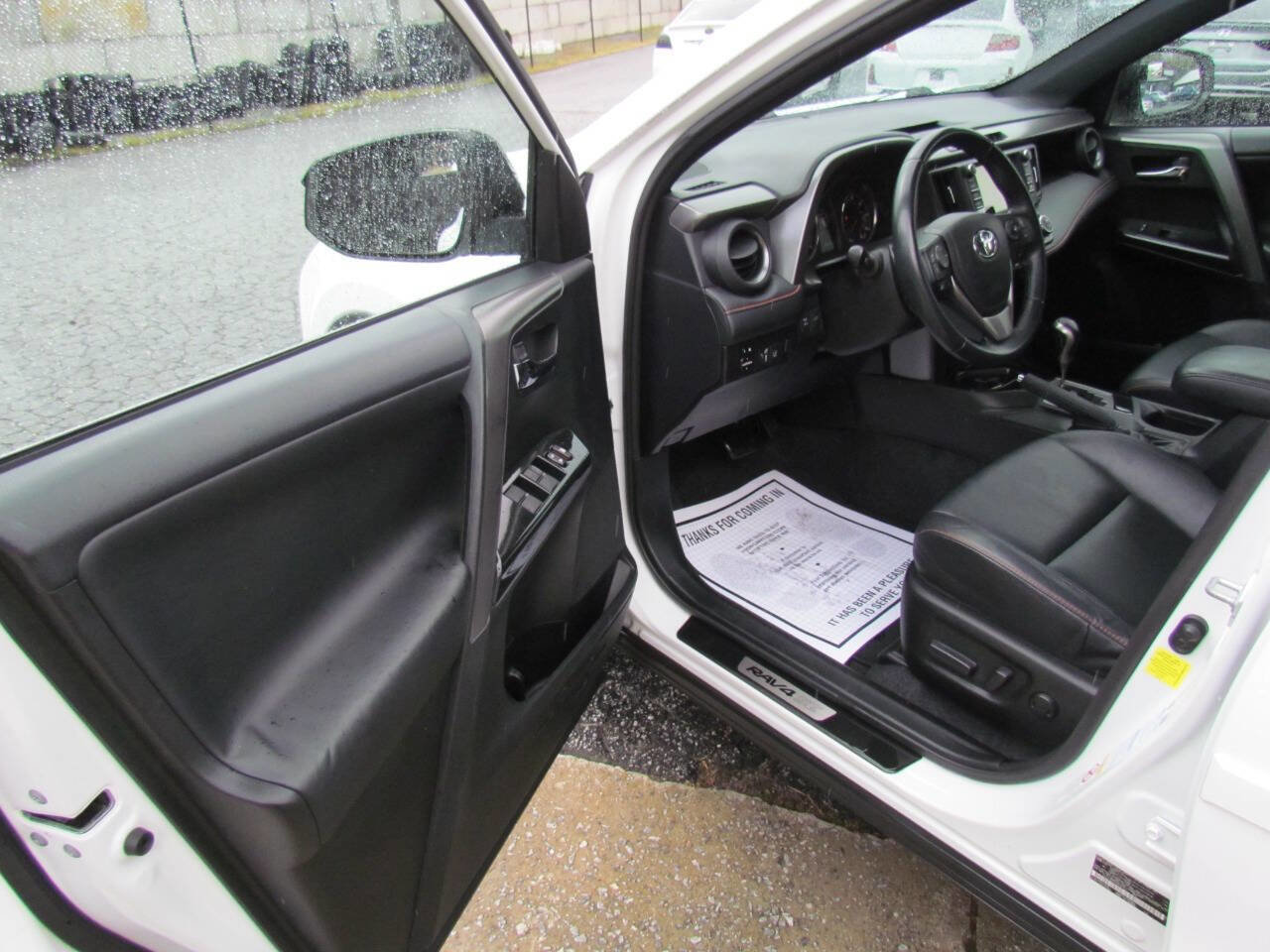 Used 2016 Toyota RAV4 SE image 9