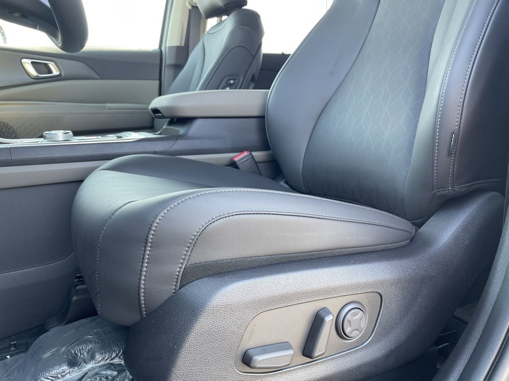 New 2026 Kia Carnival EX image 20