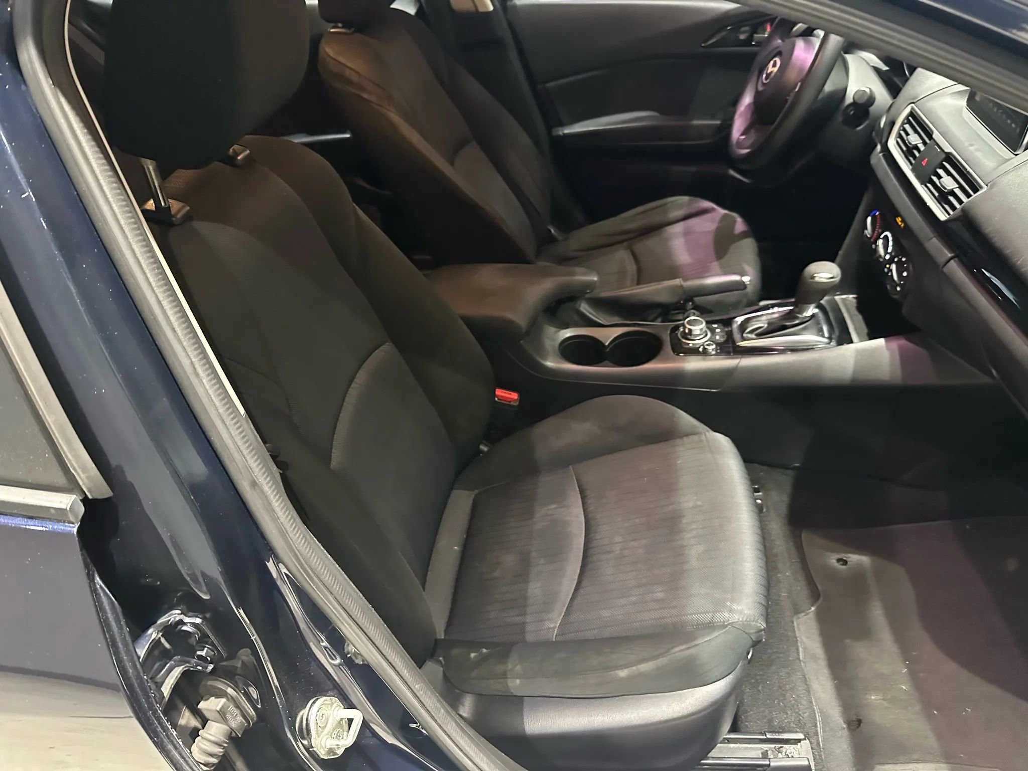 Used 2016 MAZDA MAZDA3 i Sport image 27