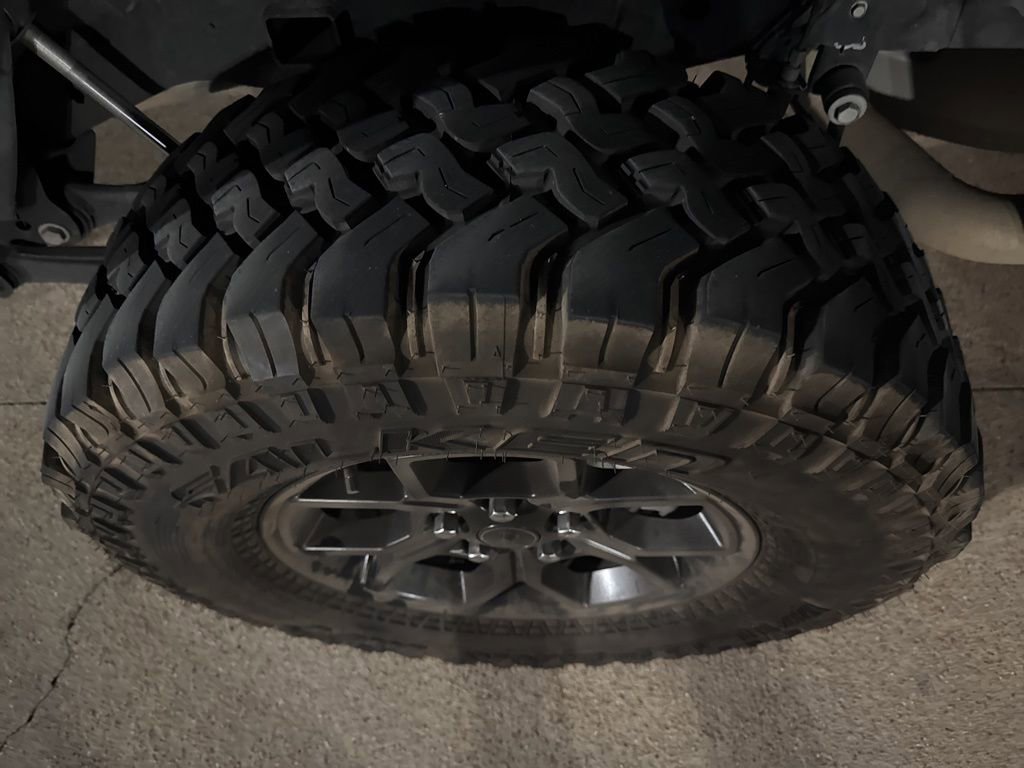 Used 2022 Jeep Gladiator Sport image 3