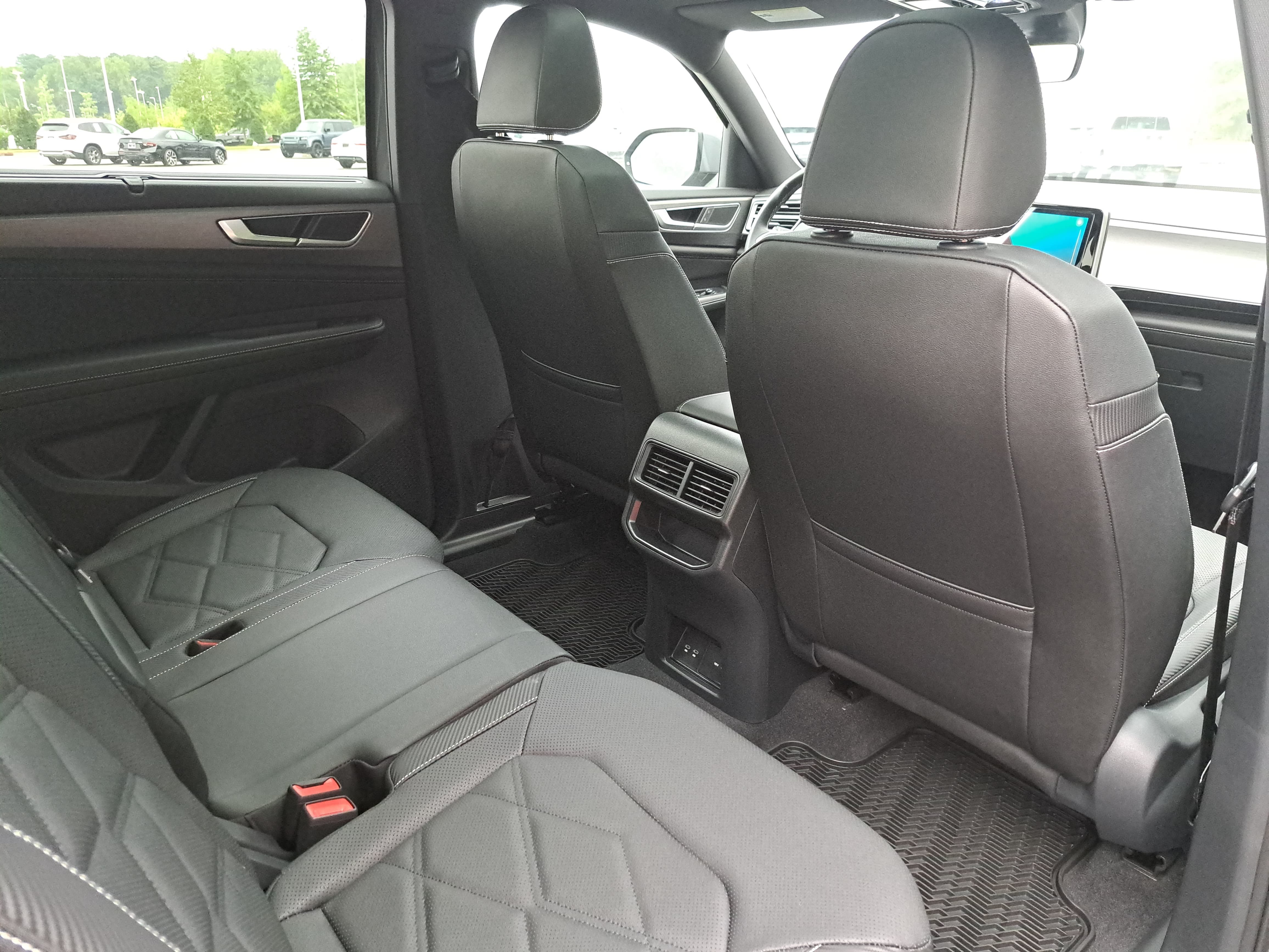 New 2026 Volkswagen Atlas Cross Sport SE FWD image 11